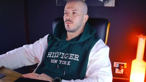 Snapshot of angeloeric chatting on January 15, 5:29 am BlackWolf online show from January 15, 5:29 am