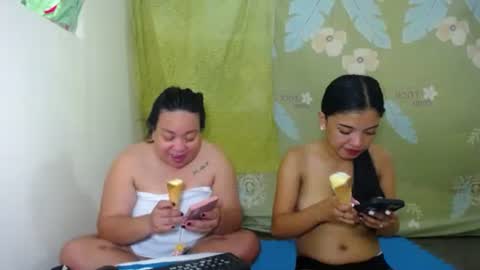 angelxmills online show from March 26, 5:57 am