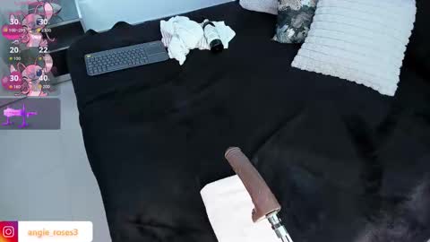 angiee roses online show from October 31, 2:34 am