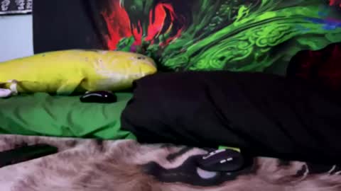 angusbone01 online show from December 2, 8:58 am