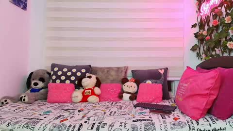 laura  online show from January 17, 10:51 pm