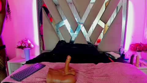 anisha_zambrano online show from April 9, 1:39 pm