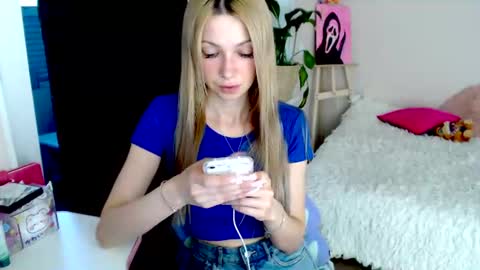 anita_moon_ online show from July 18, 6:54 pm