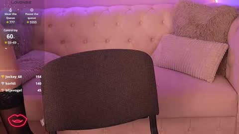 anittarays online show from February 15, 6:01 pm