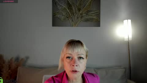 ann_annise online show from May 17, 12:53 am