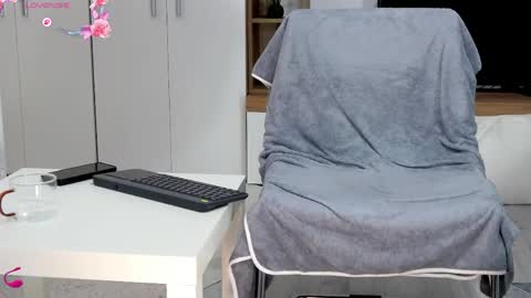 Anna online show from March 24, 1:17 pm