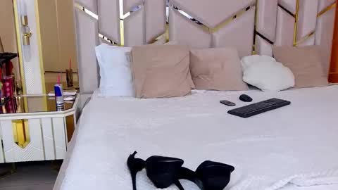 annabellewest online show from May 14, 5:05 am