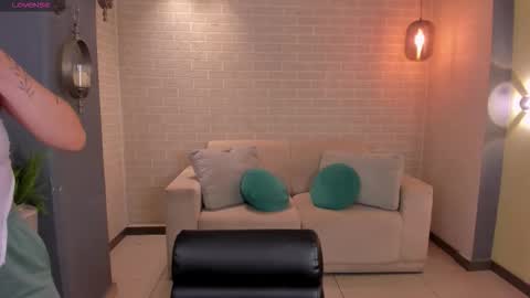 Snapshot of annahoffman_ chatting on September 22, 12:31 pm annahoffman_ online show from September 22, 12:31 pm