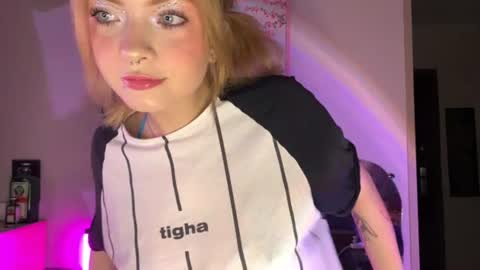 Anna and Lucas online show from July 18, 9:39 pm