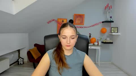 annewilsonn online show from October 30, 1:23 pm