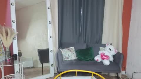 Anni online show from February 2, 4:42 am