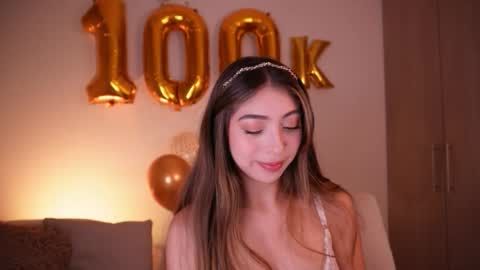 Annie Evans online show from December 1, 10:52 pm