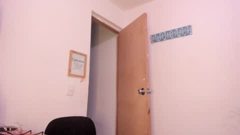 annie_rosse1017 online show from March 25, 1:01 am