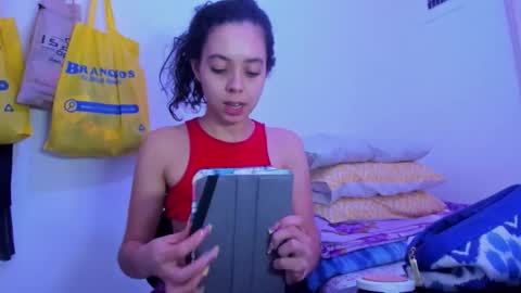 annie_rosse1017 online show from February 18, 4:34 am