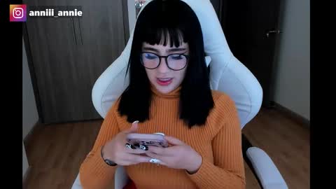 JEANNE no olvides seguirme dont forget follow me  uu online show from October 27, 8:20 pm