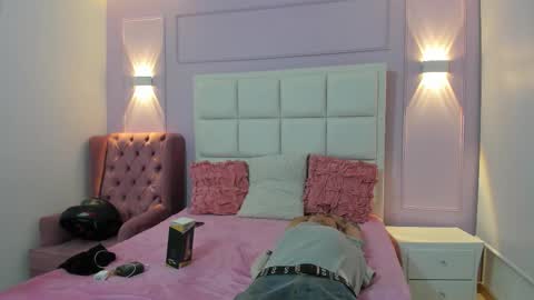 Annie And Leandro online show from February 15, 9:24 pm