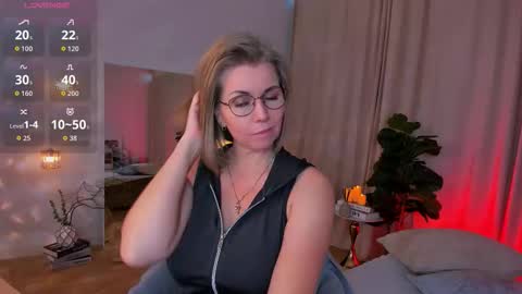 Annie online show from March 21, 9:03 am