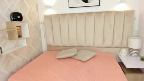 Annie Queen online show from December 18, 3:02 am