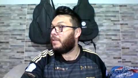 lion kennedy independent model moderator online show from April 9, 6:52 am