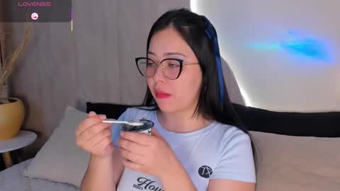 A N N Y E  online show from November 4, 12:28 pm