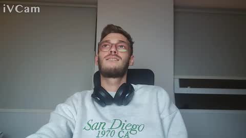 anonymousstoner58 online show from April 1, 2:01 am