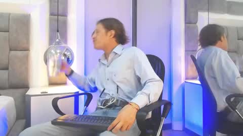 Anthonny online show from May 30, 7:01 pm