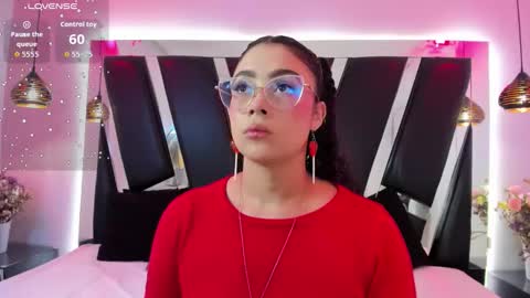 A N T O N E L L E  online show from September 30, 11:32 am