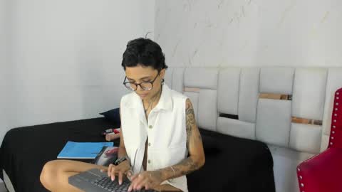 antony_d_ossa online show from May 16, 7:56 pm