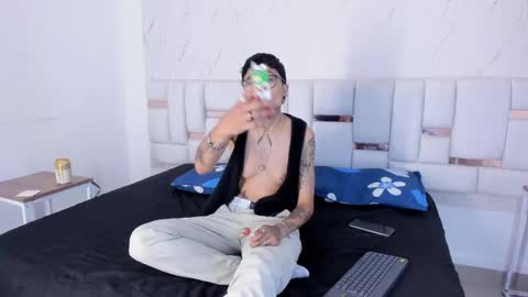 antony_d_ossa online show from April 28, 8:02 pm