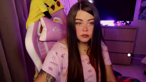   Independent model  online show from February 20, 7:49 pm