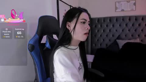 anya_belth online show from December 1, 8:18 pm