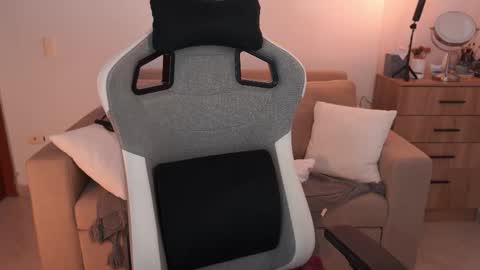 anya online show from February 9, 7:49 pm