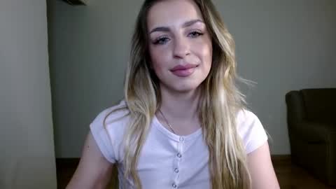 Anya online show from April 9, 10:15 pm