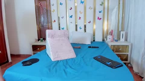 Anyela  online show from April 8, 5:10 am