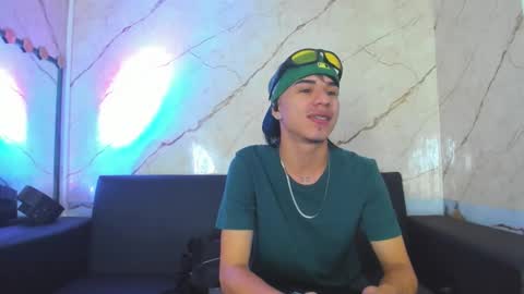 anyelo_sexyhot online show from October 8, 12:00 pm