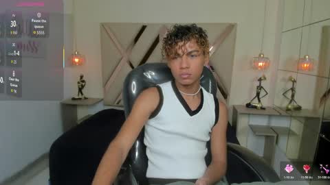 anyelotwink online show from April 7, 4:58 am