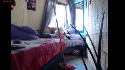 any simsom online show from February 26, 3:04 pm