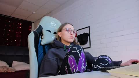 APHEX QUEEN online show from February 10, 8:21 pm