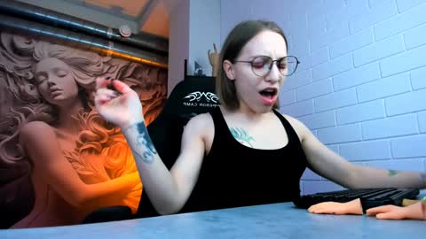 APHEX QUEEN online show from February 3, 7:10 pm