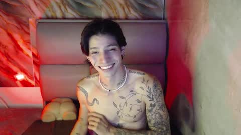 Snapshot of apolo01_ chatting on October 14, 12:13 am Apolo online show from October 14, 12:13 am