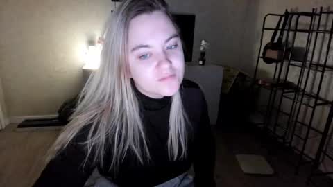 appleyummybuns online show from November 4, 3:41 am