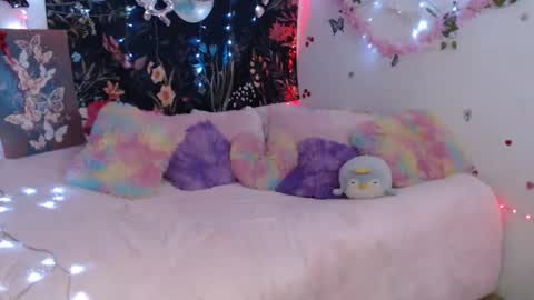 april_l6 online show from March 8, 2:15 am