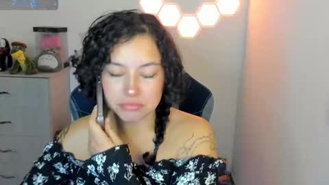 aqua emilly online show from October 28, 10:44 pm