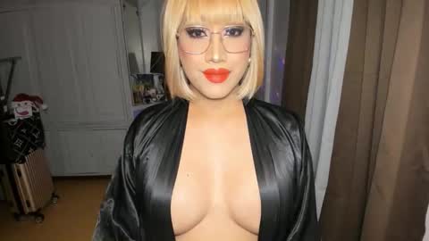 Alicia online show from December 13, 9:32 pm