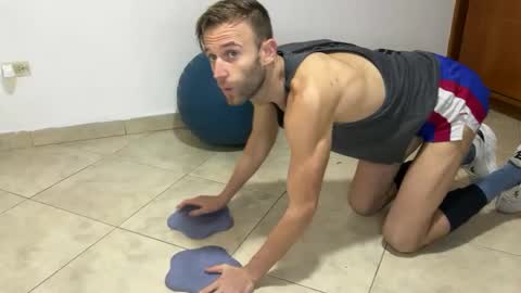 Aquilesmade online show from December 29, 4:19 pm