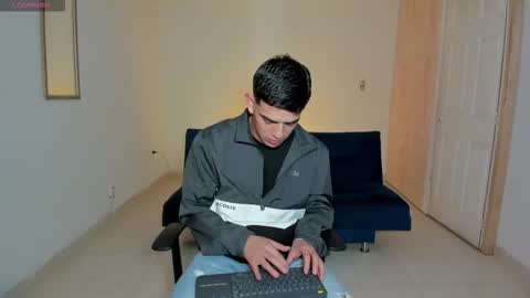 Snapshot of ares_johnsonn chatting on October 1, 12:32 am Ares online show from October 1, 12:32 am