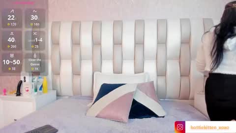 ari_lynn_ online show from February 25, 3:32 am