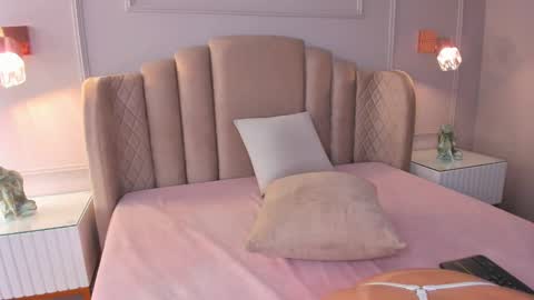 Snapshot of aria_greco chatting on February 22, 3:56 am Aria online show from February 22, 3:56 am