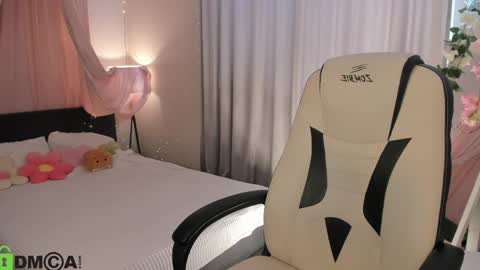 aria_mila online show from May 22, 3:35 am