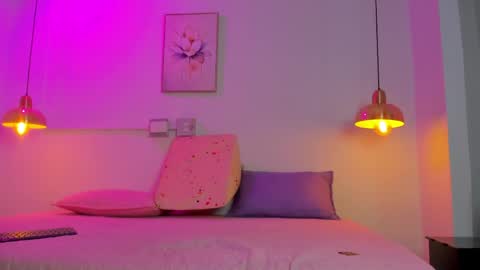 aria_millers1 online show from May 2, 11:27 am